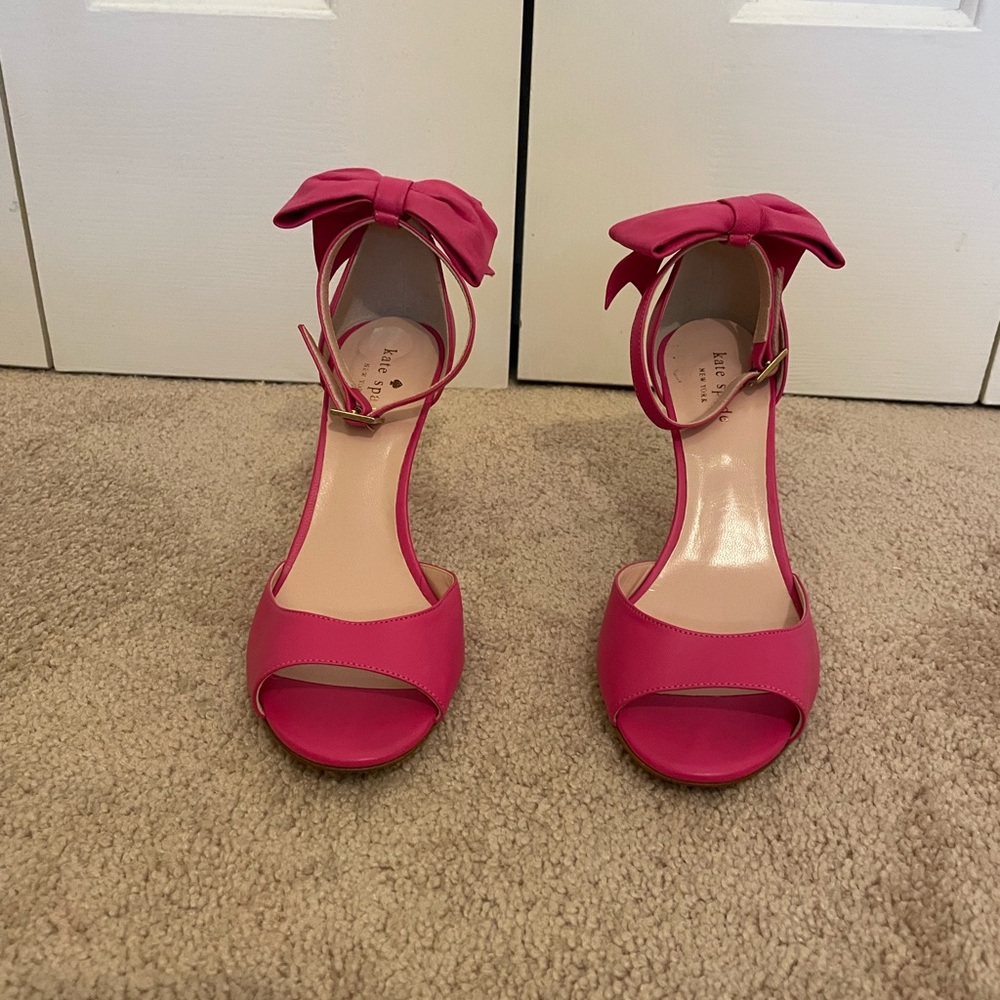 Kate Spade leather fuchsia heels with bow detail, size 8.5